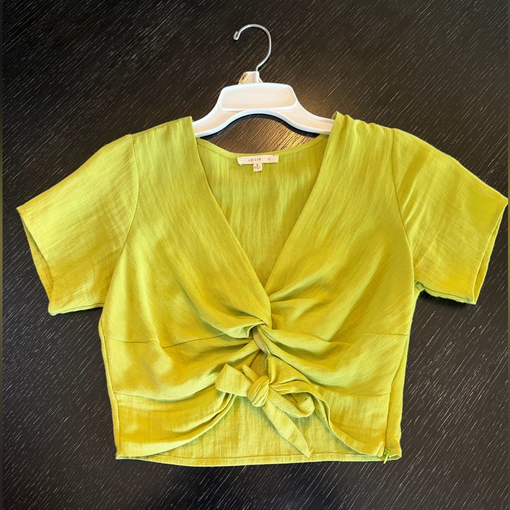 Le Lis Cropped Green Tie Top. Size S.